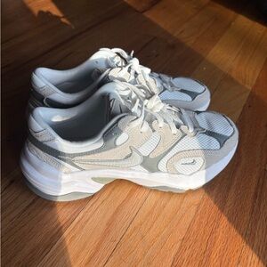 Nike AL8 Women’s Sneakers White & Grey – Size 8 (Worn Twice)